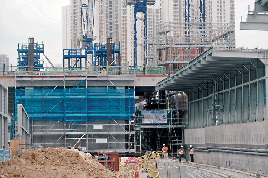●港鐵東涌東站正進行主體結構工程。香港文匯報記者涂穴 攝