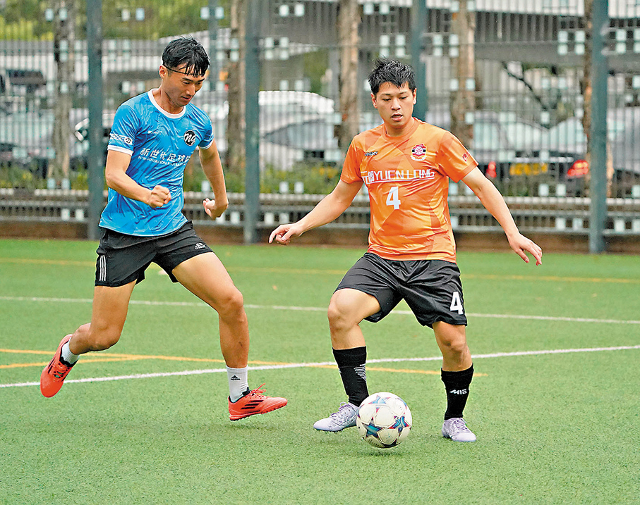 ●佳聯元朗（橙衫）與台北新世代足球隊交手。  香港文匯報記者張發兒  攝