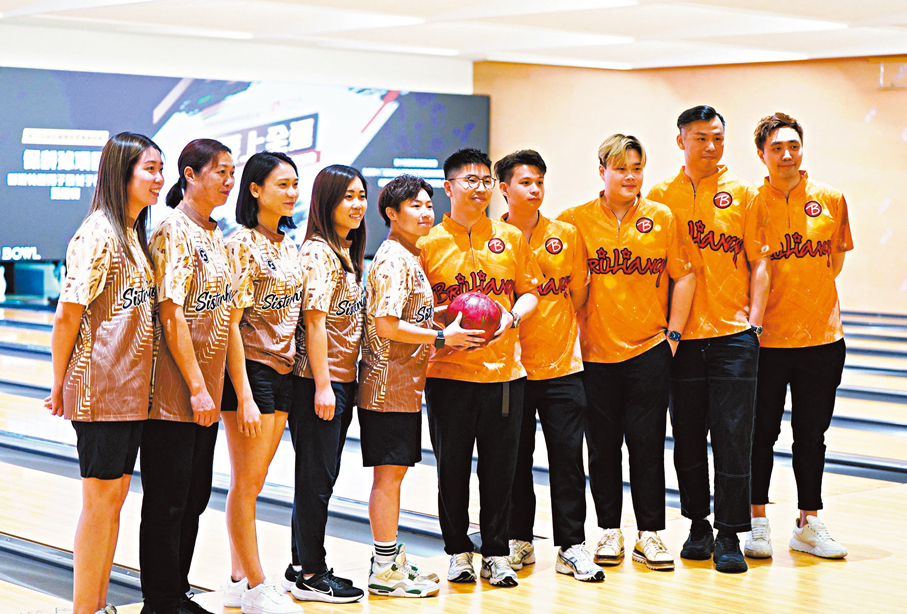 ●兩支出線隊伍隊員合影。  香港文匯報記者郭正謙  攝