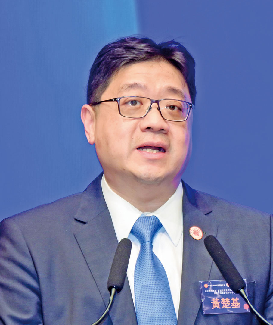 ●香港僑界社團聯會會長黃楚基致歡迎辭。