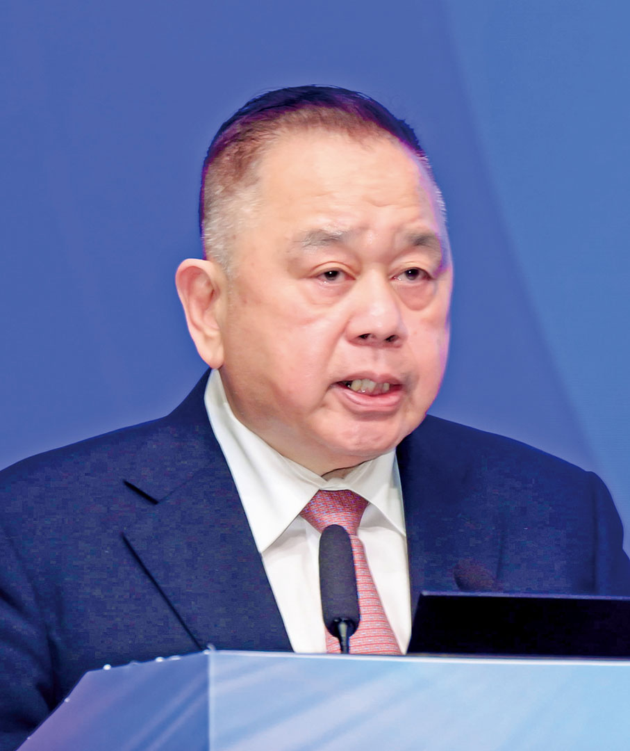 ●香港僑界社團聯會首席主席余國春致謝辭。