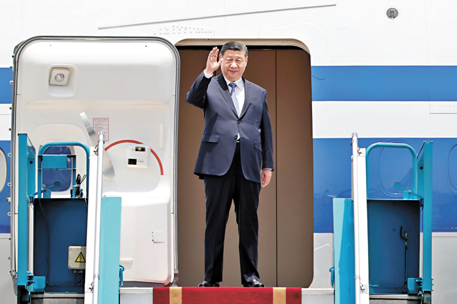 ●當地時間4月14日中午,中共中央總書記、國家主席習近平乘專機抵達河內,開始對越南進行國事訪問。 中新社
