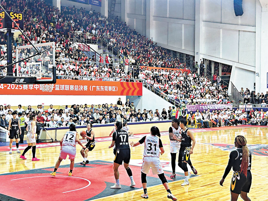 ●廣東東莞新彤盛女籃在與四川女籃展開最終角逐。