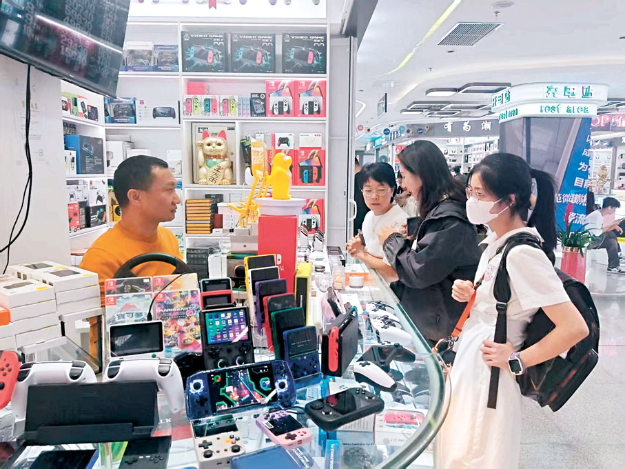 ●有商戶稱，有美商購買數千個消費電子產品和遊戲機等，並自付運費和關稅。