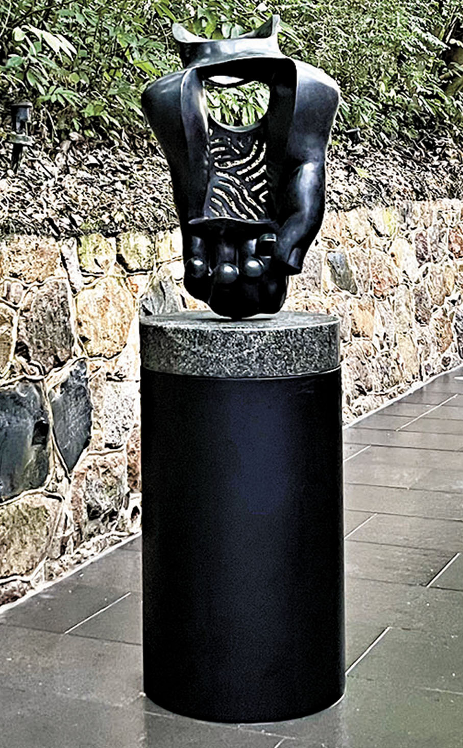 ●不同角度的《寶瓶》美感層次不同。主辦方供圖