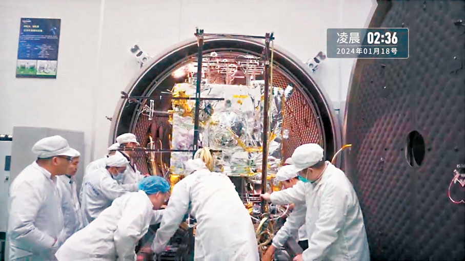 ●以「85後」、「90後」為主體的團隊在埋首苦幹。 視頻截圖