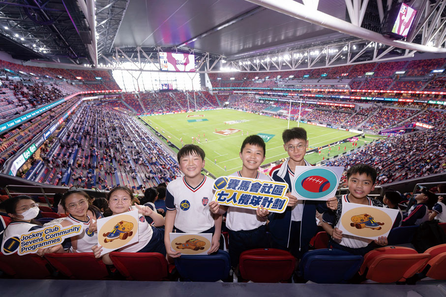 ●「賽馬會眾心行善平台」義工帶領「賽馬會七人欖球賽學校導賞團」參觀啟德體育園，增加對欖球運動的認識。