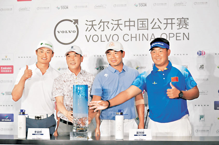 ●（左起）李昊桐、張連偉、吳阿順、李政達合影。 香港文匯報記者夏微  攝