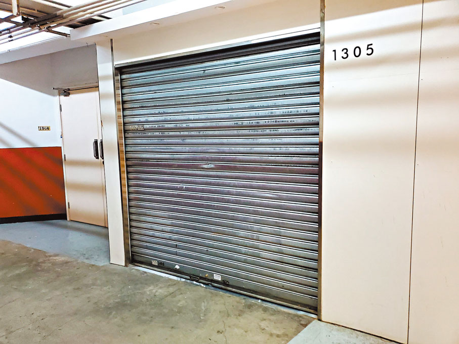 ●Channel C原來位於葵涌宏達工業中心的辦公地址重門深鎖。 香港文匯報記者劉友光  攝