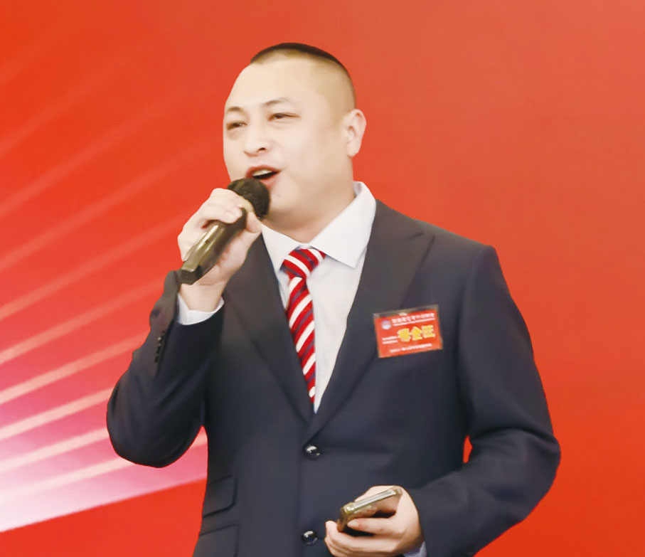 ●楊金旺介紹青委節目。