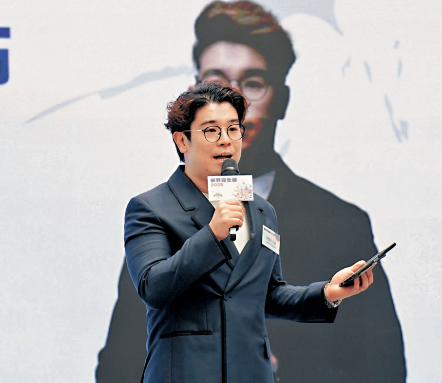 ●文武雙全青少年發展基金主席李俊亨宣布，會向在全運會奪牌的港將贈送黃金金卡。 香港文匯報記者張發兒  攝