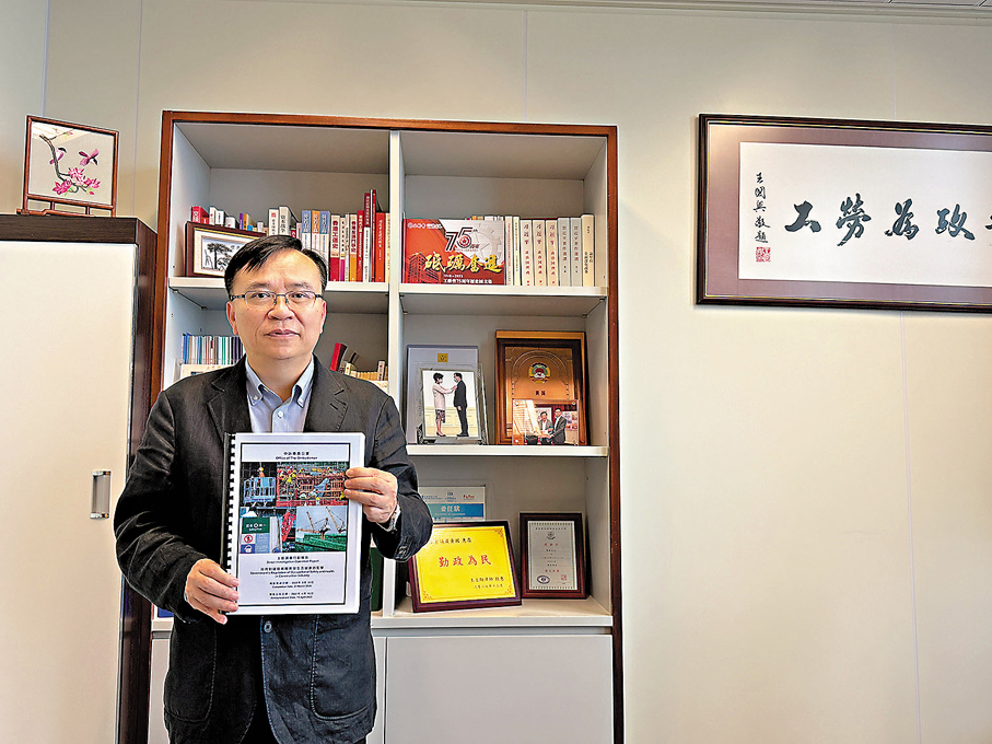 ●黃國建議勞工處備存「安全紙」。香港文匯報記者唐文 攝