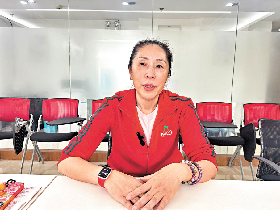 ●鄭薇接受香港文匯報專訪時表示，未來願意以自己的經驗幫助香港籃球提升。 香港文匯報記者敖敏輝 攝