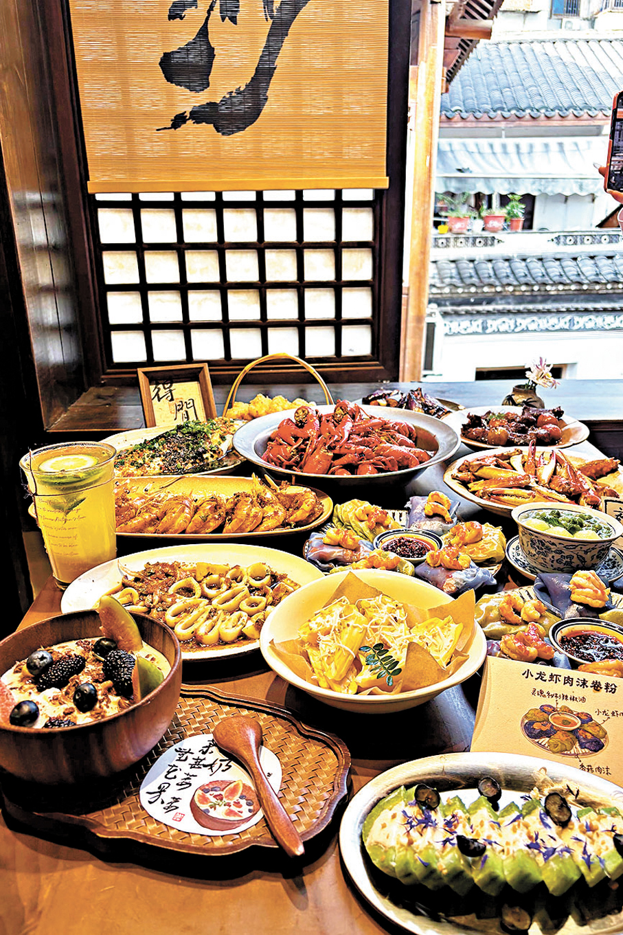 ●長沙小龍蝦等美食令香港旅客大飽口福。 受訪者供圖