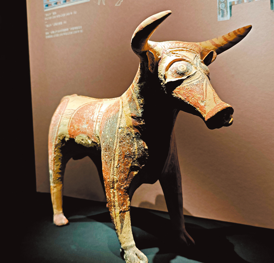 ● 公牛陶塑，晚於公元前1200年或公元前1000年。