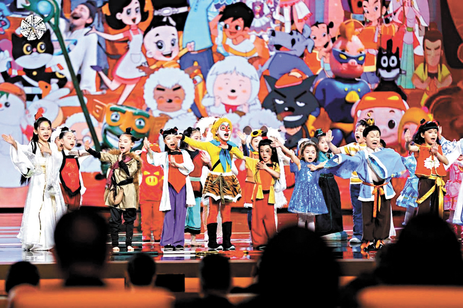 ●「中國動畫合力生光」將中國動畫的輝煌歷程以絢爛童趣的方式娓娓道來。