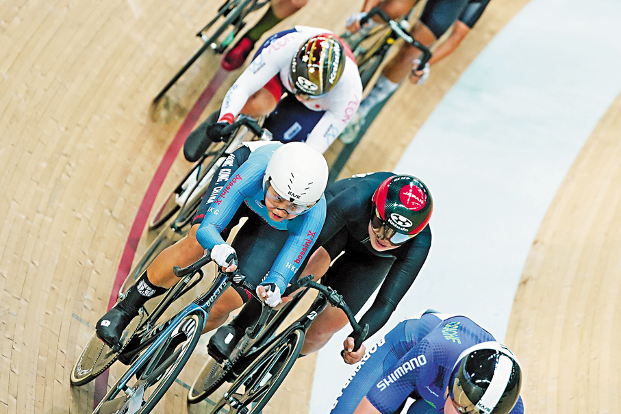 ●李思穎（左，藍衫）力求在主場發揮極致，拚盡全力地去比賽。