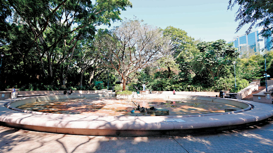 ●隨着時代的變遷,九龍公園現有設施已未能迎合時下旅客及市民的需要。圖為九龍公園噴水池。