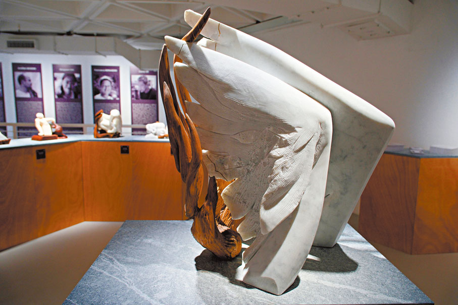 ●木雕所營造的火焰化作了鳳凰羽翼的一部分。