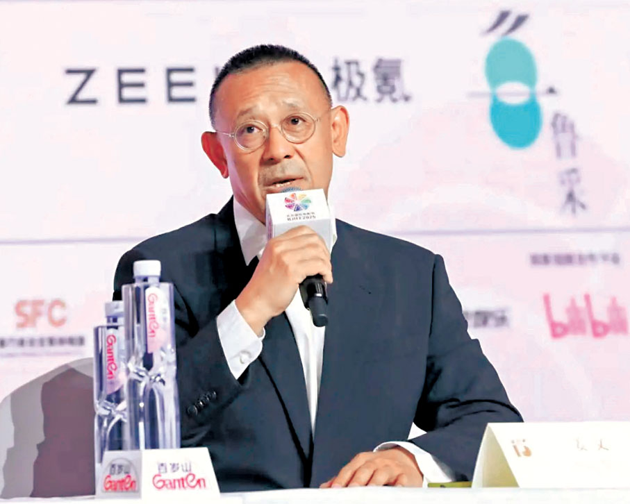 ●姜文鼓勵年輕影人走出屬於自己的路。   主辦方供圖