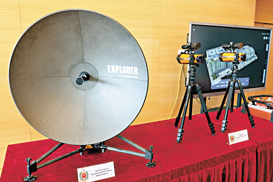 ●現場展示救援隊所採用的拯救裝備及儀器。