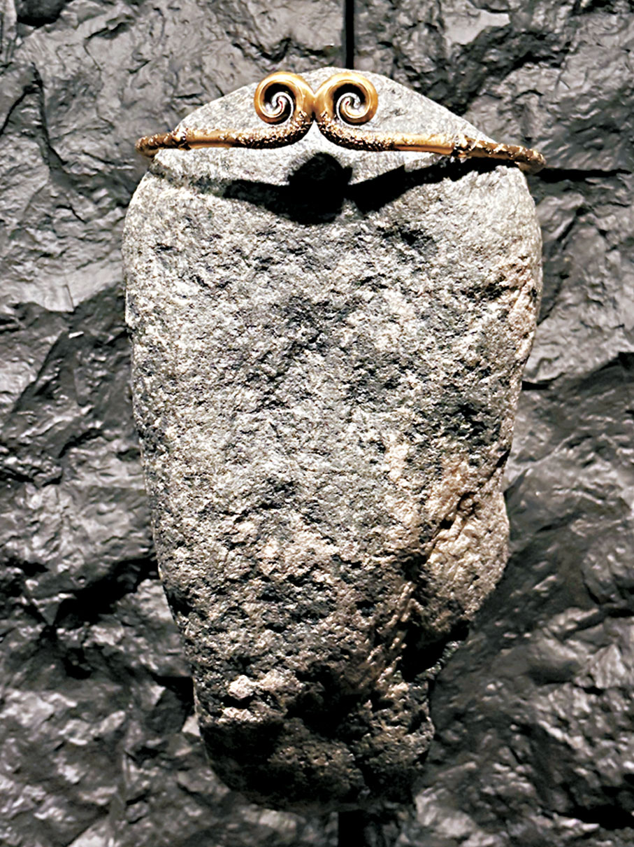 ●純金打造的緊箍。