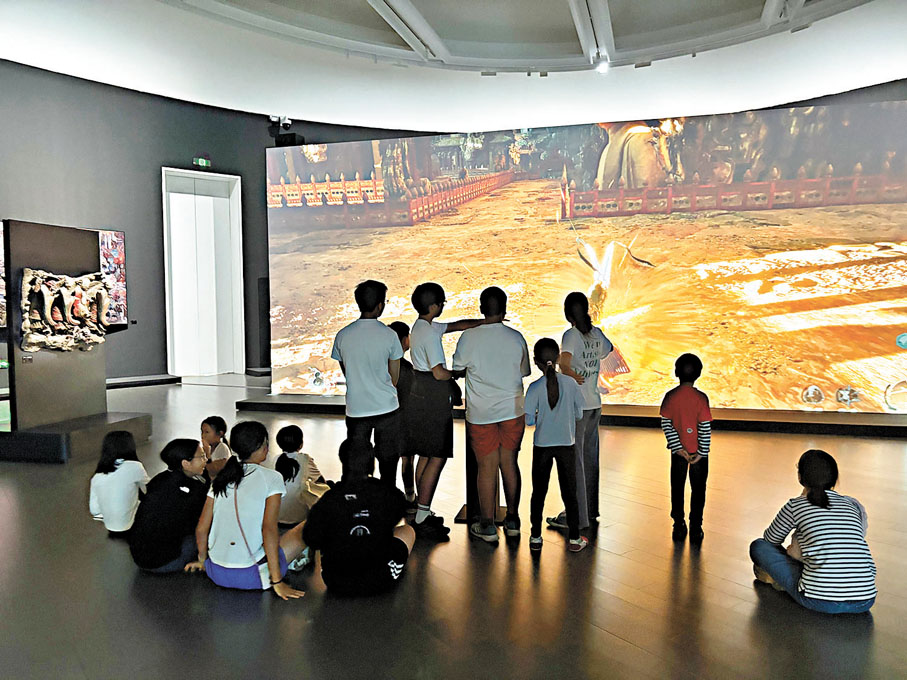 ●展覽以虛實交織的手法，復現了遊戲中小雷音寺的震撼場景。