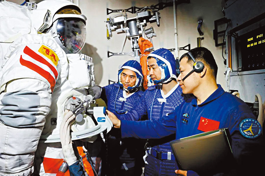 ●神舟二十號乘組進行出艙程序訓練。 網上圖片