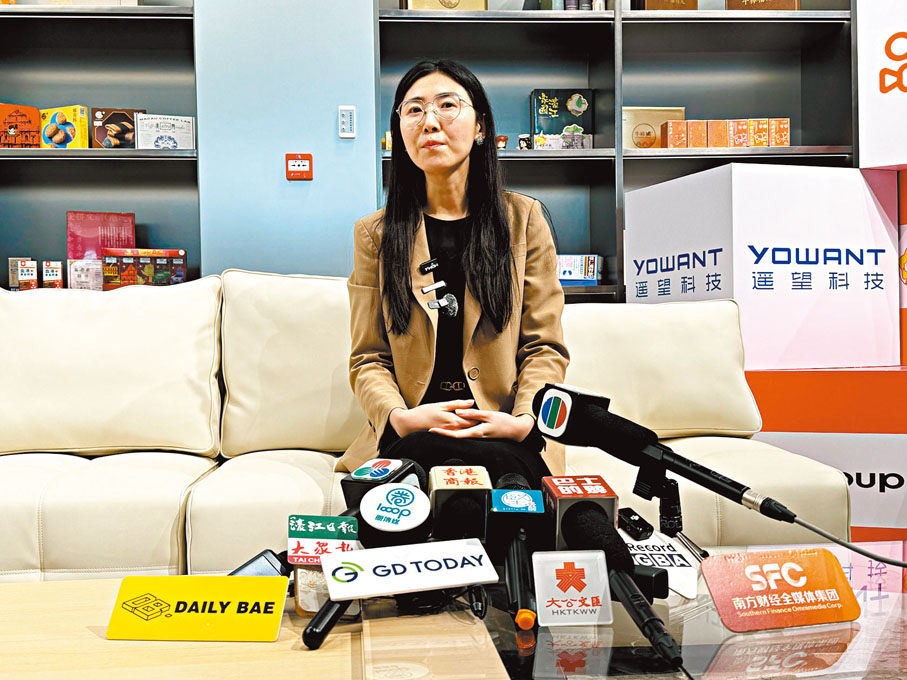 ●橫琴華發跨境電商招商公司常務副總經理劉雪梅接受記者採訪。