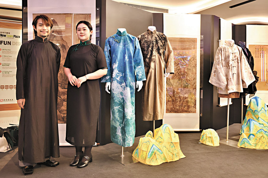 ●香港時裝設計師及長衫非遺傳承培訓計劃學員劉曉樂（左）和楊曉琦。  