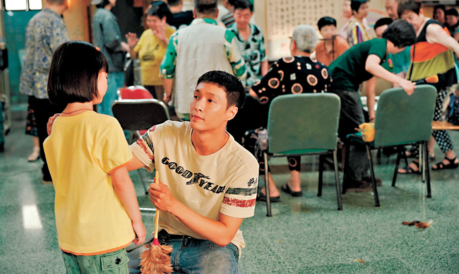 ●聾人父親小馬和女孩木木的互動演出，觸動人心。