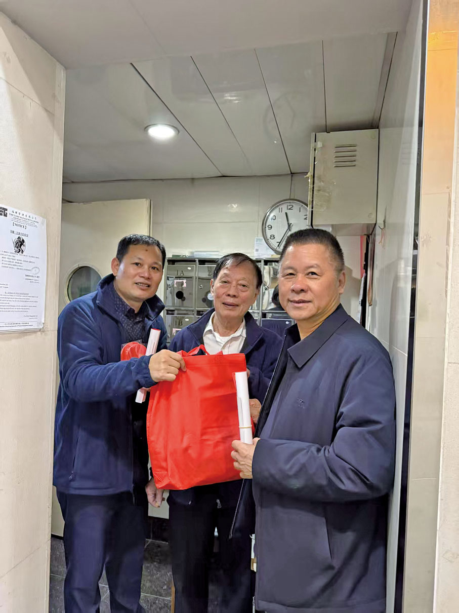 ●2025年2月，吳葵生走訪灣仔社區，進行慰問。