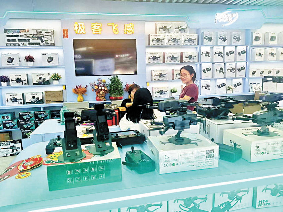 ●華強北有商戶表示，公司很多無人機銷售到海外。