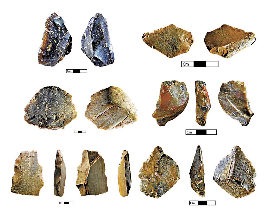 ●四川資陽濛溪河遺址群出土的部分石器。   新華社