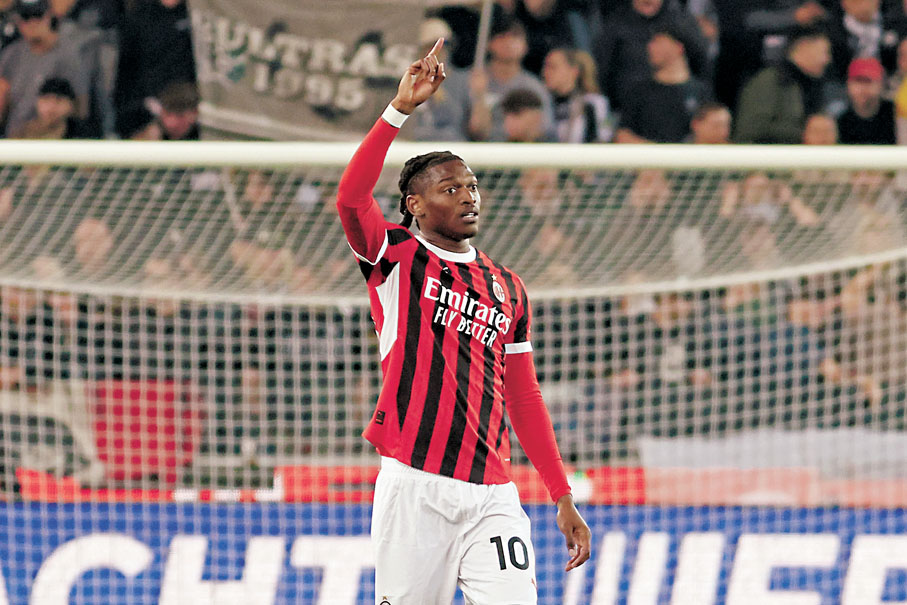 ●AC米蘭由葡萄牙國腳拉菲爾利亞奧掛帥。 資料圖片