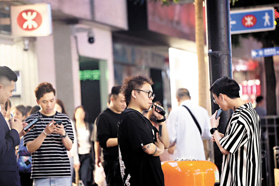 ●新條例建議在公眾地方吸食電子煙視為管有,將予以處罰。