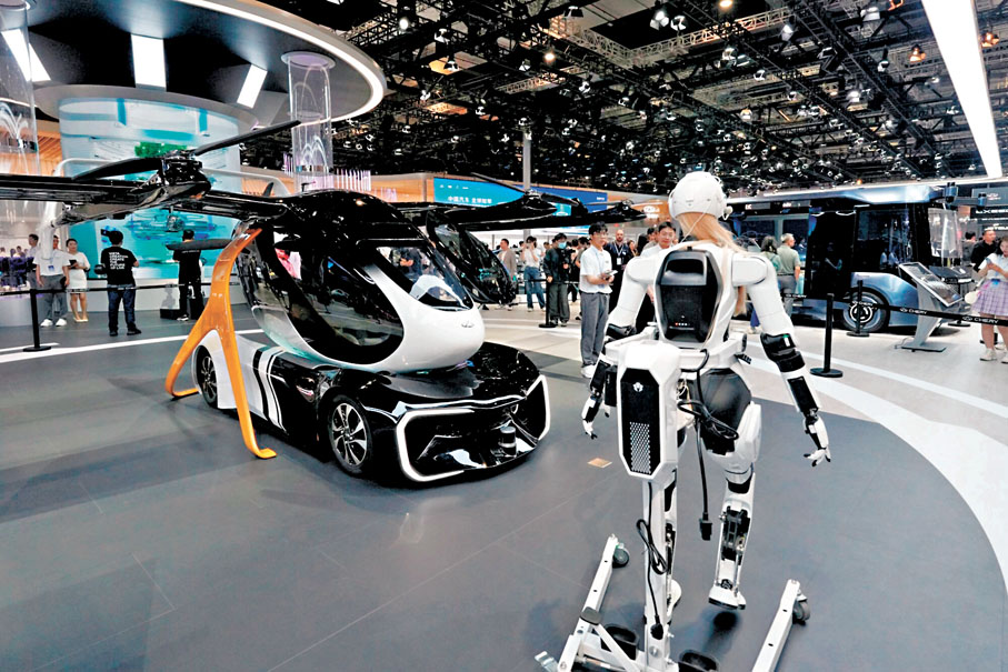 ●奇瑞展出分體式飛行汽車、Mornine gen-1機器人。 彭博社