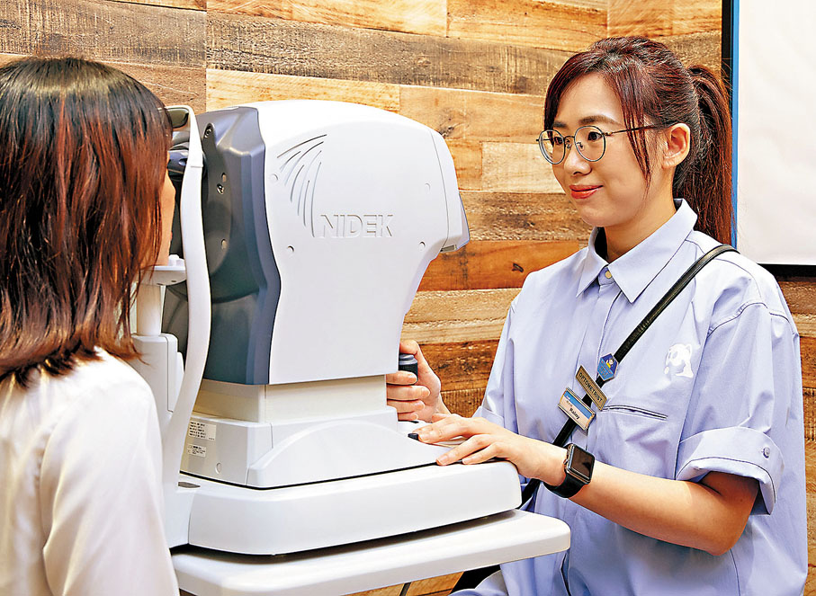 ●Zoff於香港全線分店推出眼壓檢測服務,顧客配眼鏡即可享基本驗眼及眼壓檢測服務乙次。