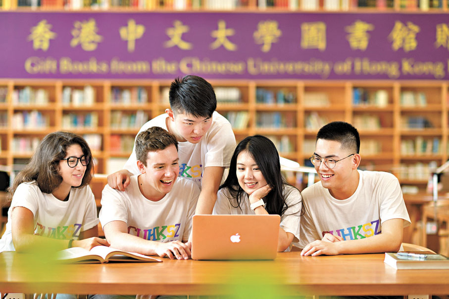 ●港中大主動出擊奔赴多國廣邀師生來港任教就讀。圖為港中大學生。網上圖片