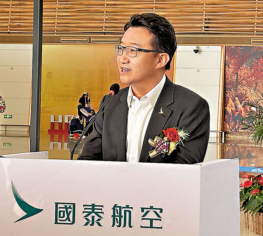●國泰中國董事鄭家駒表示，香港至烏魯木齊航線有較高的貨運需求。 香港文匯報記者洪澤楷 攝