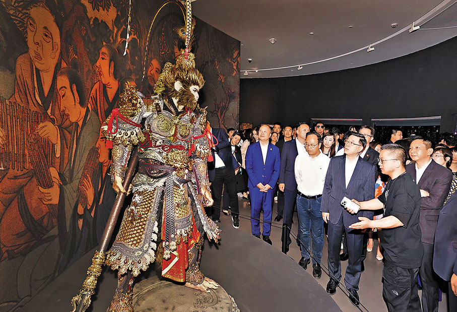 ●訪問團一行參觀在中國美術學院美術館舉行的《黑神話:悟空》展覽。 受訪者供圖