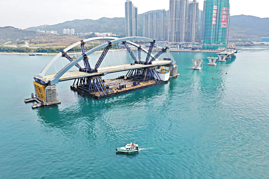 ●香港首次用「浮托法」建橋,浮托總重和安裝時間,均打破單體拱橋整體安裝紀錄。 受訪者供圖