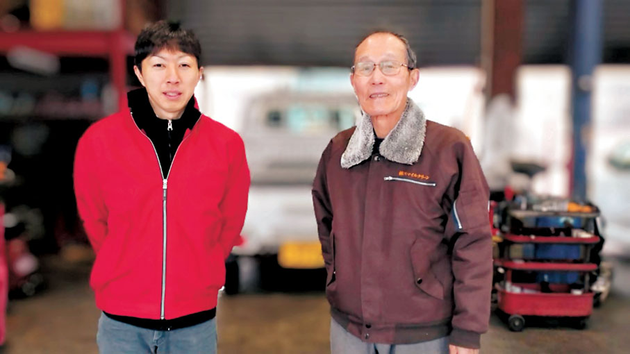 ●日本蝴蝶標放人員——瀧澤宏樹(左)與清水正良(右)。 港大圖片