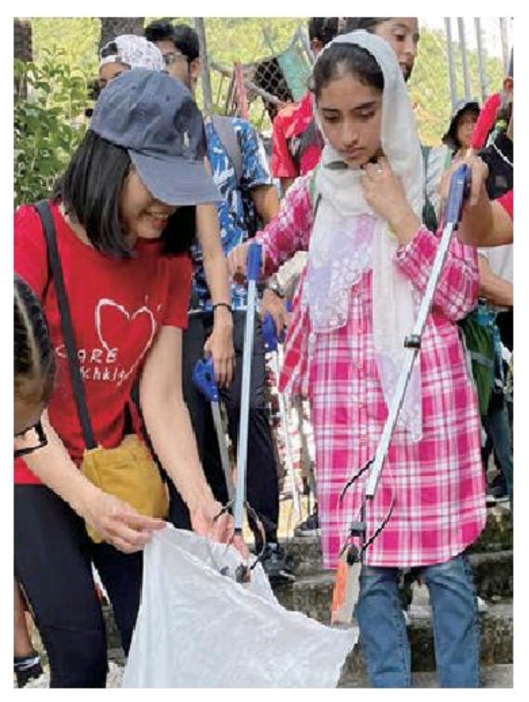 ●馬會義工隊不時組織活動，促進族裔共融。