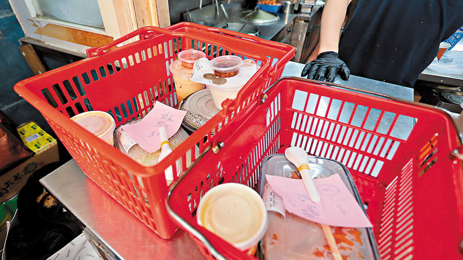 ●莊太量表示，外賣需求可能促使商戶縮小實體店規模，減少租金成本。 香港文匯報記者黃艾力  攝