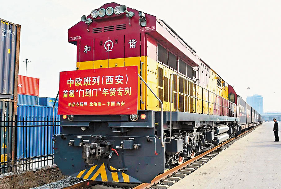 ●2025年1月，中歐班列首趟「門到門」年貨專列抵達西安。 資料圖片