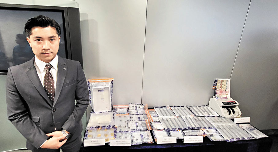 ●警方昨日講述代號「沙鷗」的三個臥底反毒品行動成果，並展示部分檢獲的證物。 香港文匯報記者鄧偉明  攝