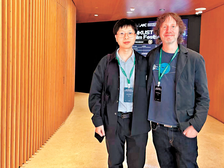 ●維塔工作室技術顧問Chris（右） 與藝術總監、美術指導鄭子毅。