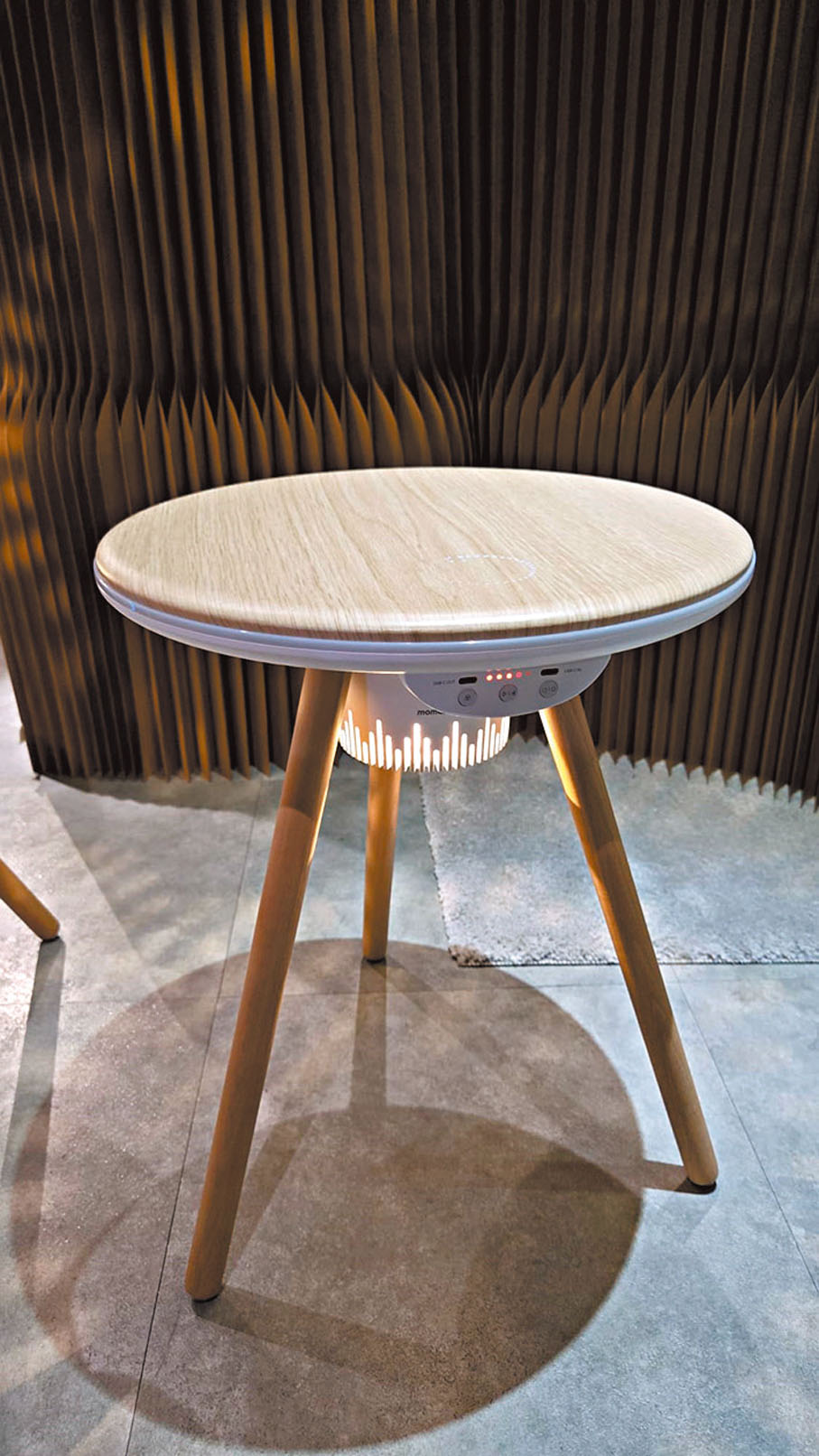 ●Cymbal咖啡桌，備有四合一功能。