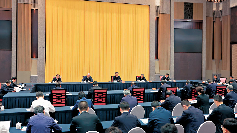 ●4月30日上午，中共中央總書記、國家主席、中央軍委主席習近平在上海主持召開部分省區市「十五五」時期經濟社會發展座談會並發表重要講話。  新華社